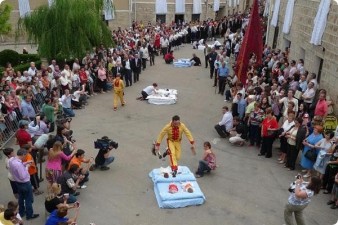 El-Colacho-The-baby-Jumping-Festival-Street_opt